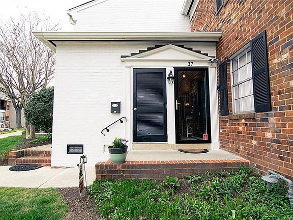 3rd image of 37 Rock Garden Ln