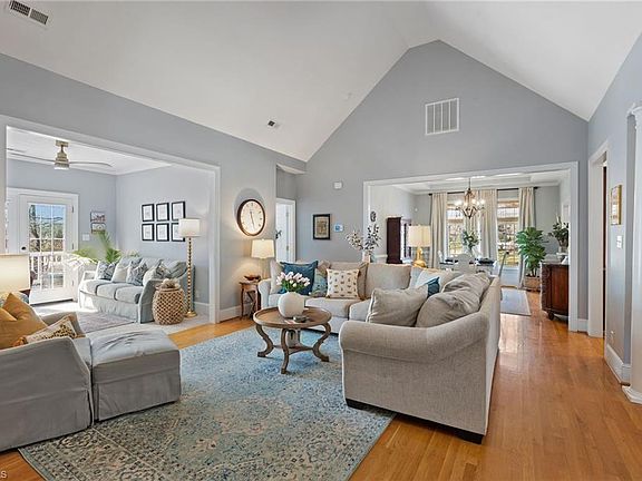 3rd image of 925 Rivers Edge Dr