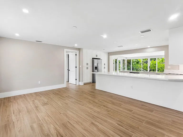 945 Westwind Dr — Photo 7
