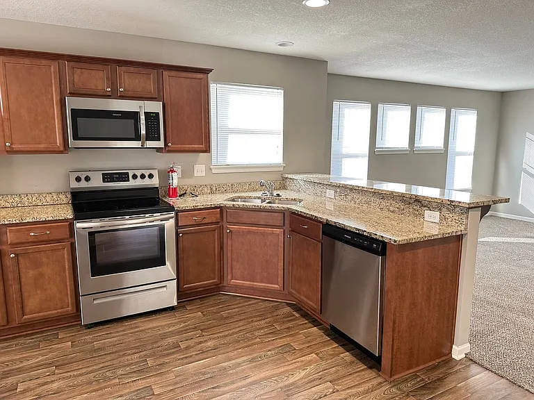 502 SE Maple Dr — Photo 7