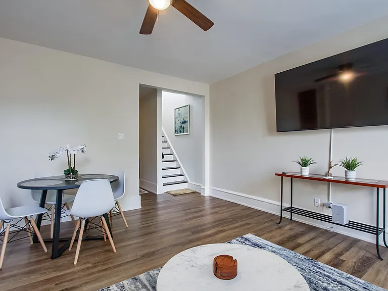807 Green St #2 — Photo 10