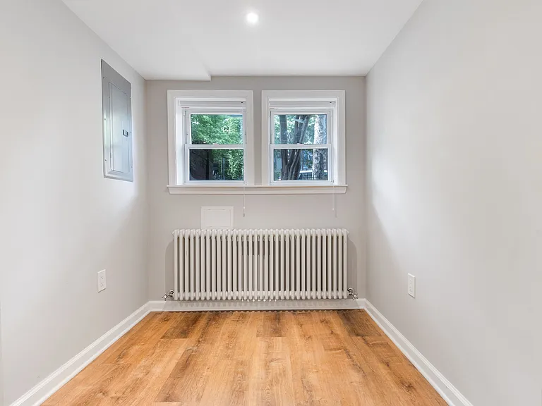 8 R St NW #6 — Photo 15