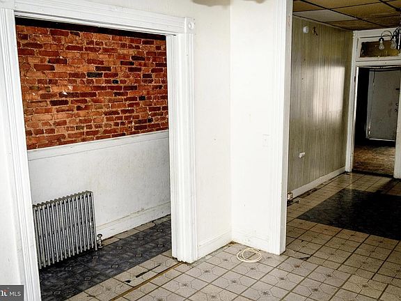 4th image of 2540 Ashland Ave