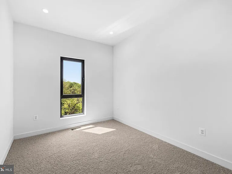 2532 Elvans Rd SE — Photo 40