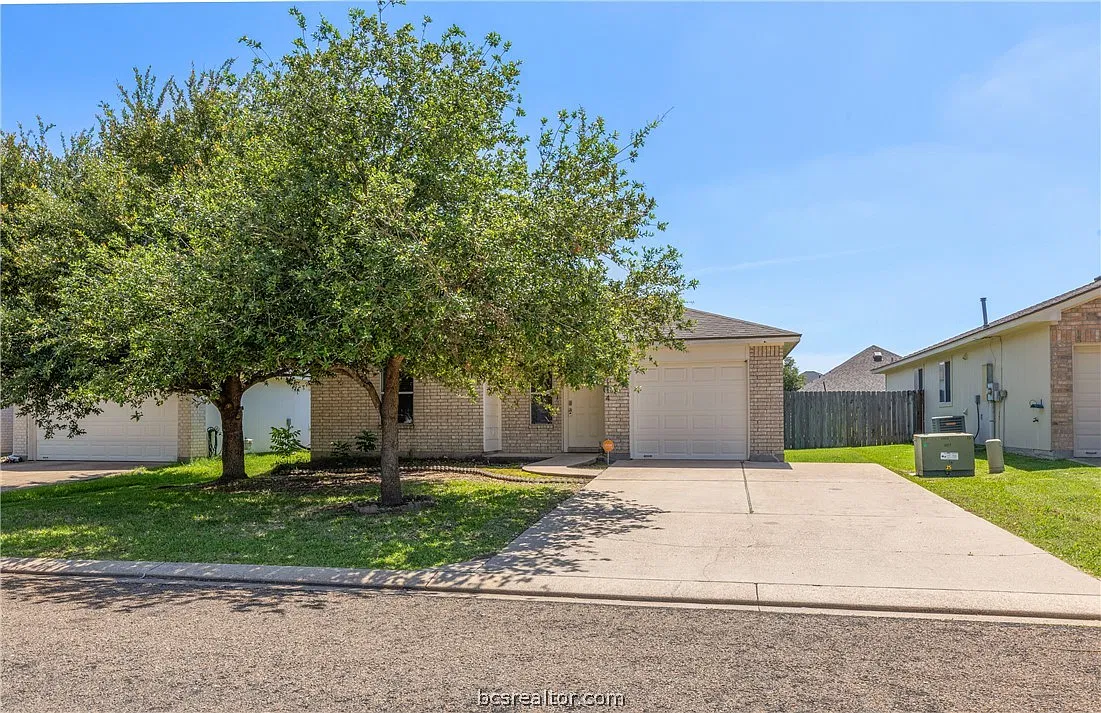 2 bed, 912 sqft, $1,450 — Photo 1