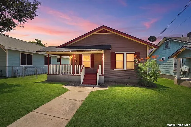 2 bed, 1.0 bath, 765 sqft, $1,200 — Photo 1