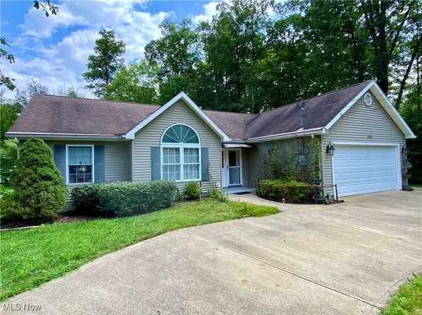 582 Thrush Dr, Rock Creek, OH 44084