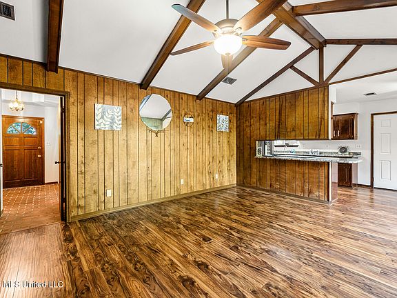 5th image of 171 Northwood Dr