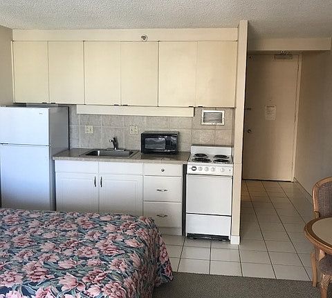 Kitchenette full equipped with utensils and pots and pans