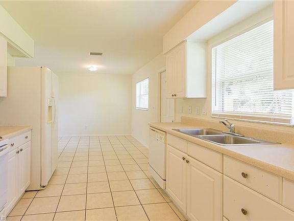 4th image of 419 Valley Dr