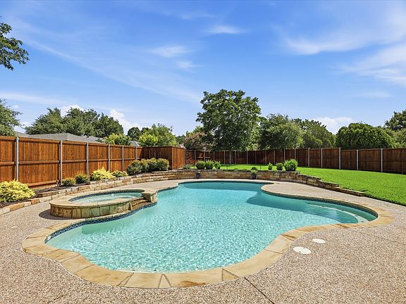 5th image of 1915 Robin Meadow Cir