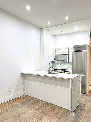1st image of 357 W 22nd St #5