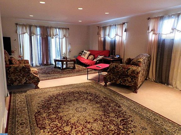 2nd image of 2129 Ravenwood Dr