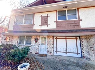 1423 E Willow Dr, Olathe, KS 66062