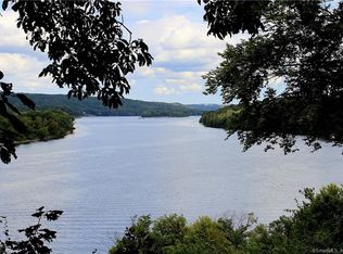 30 Cove Wharf Ln, Higganum, CT 06441