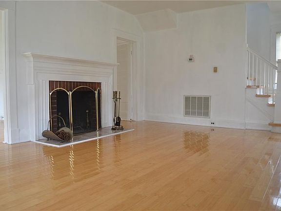 3rd image of 12 N Grove Ave