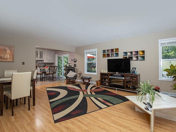4th image of 4660 Chesterfield Ave