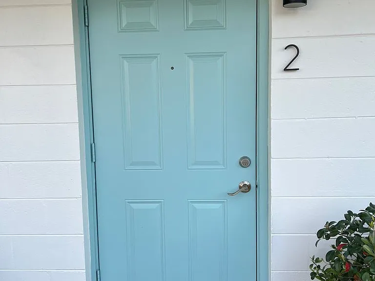 Orange Apartments — Photo 4