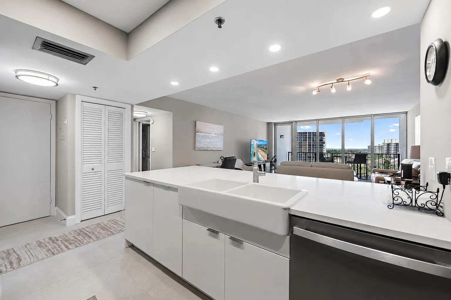 1 bed, 1.5 bath, 1009 sqft, $3,000 — Photo 3