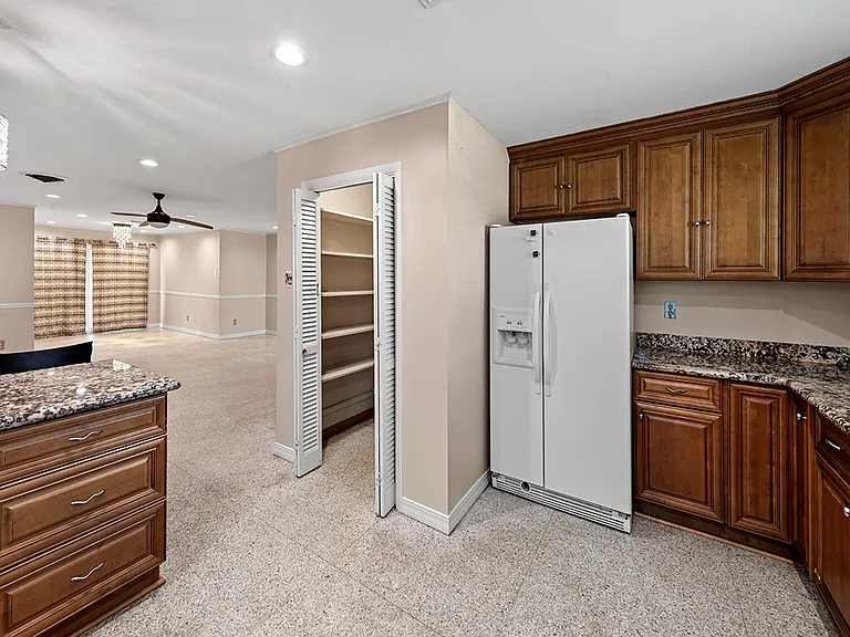 4505 Laplace St — Photo 10
