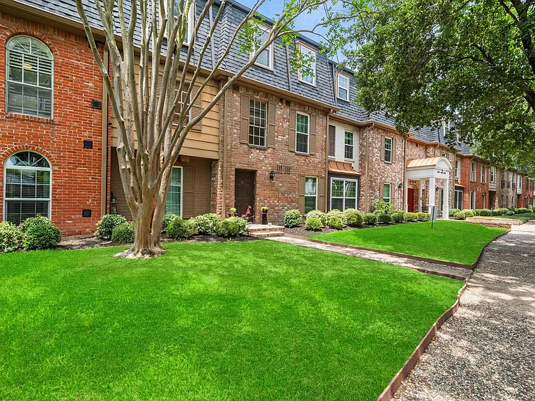 351 N Post Oak Ln #601 — Photo 10