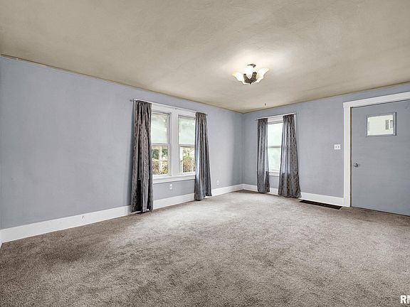 3rd image of 214 Poplar St