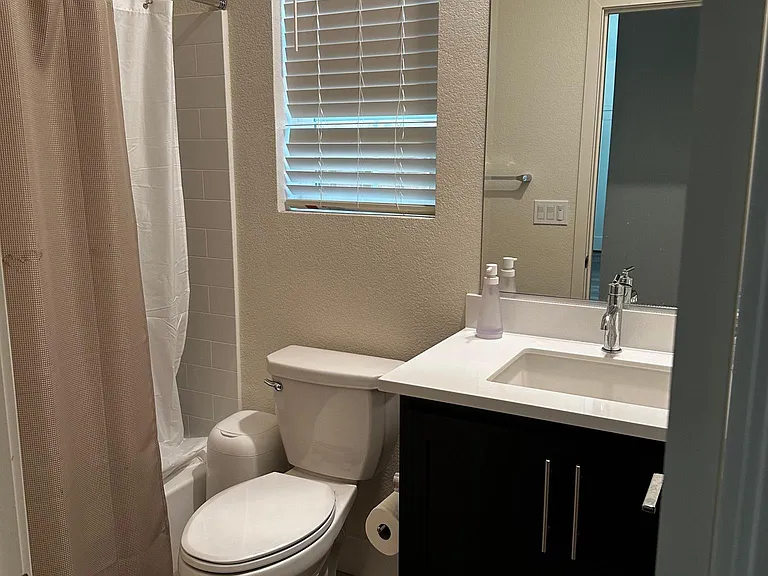 Full bathroom in the ground floor
