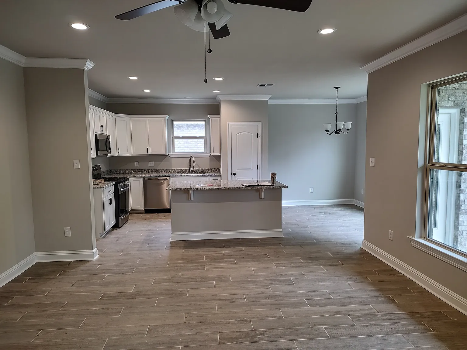 4 bed, 1885 sqft, $2,200 — Photo 3