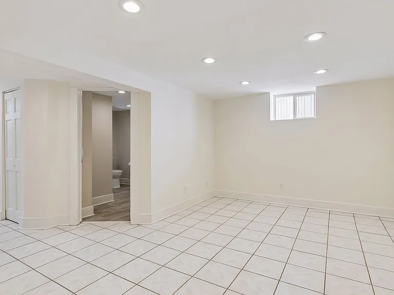 3329 Dupont Ave S — Photo 36