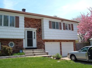 4 Tellar Dr, Islip Terrace, NY 11752