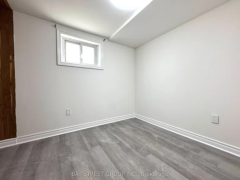 131 Allanford Rd — Photo 9