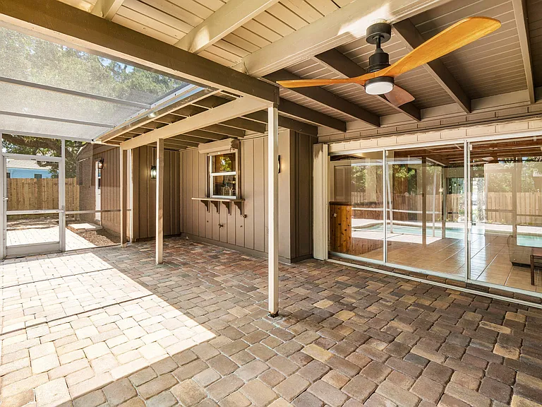 1051 SW 21st St — Photo 38