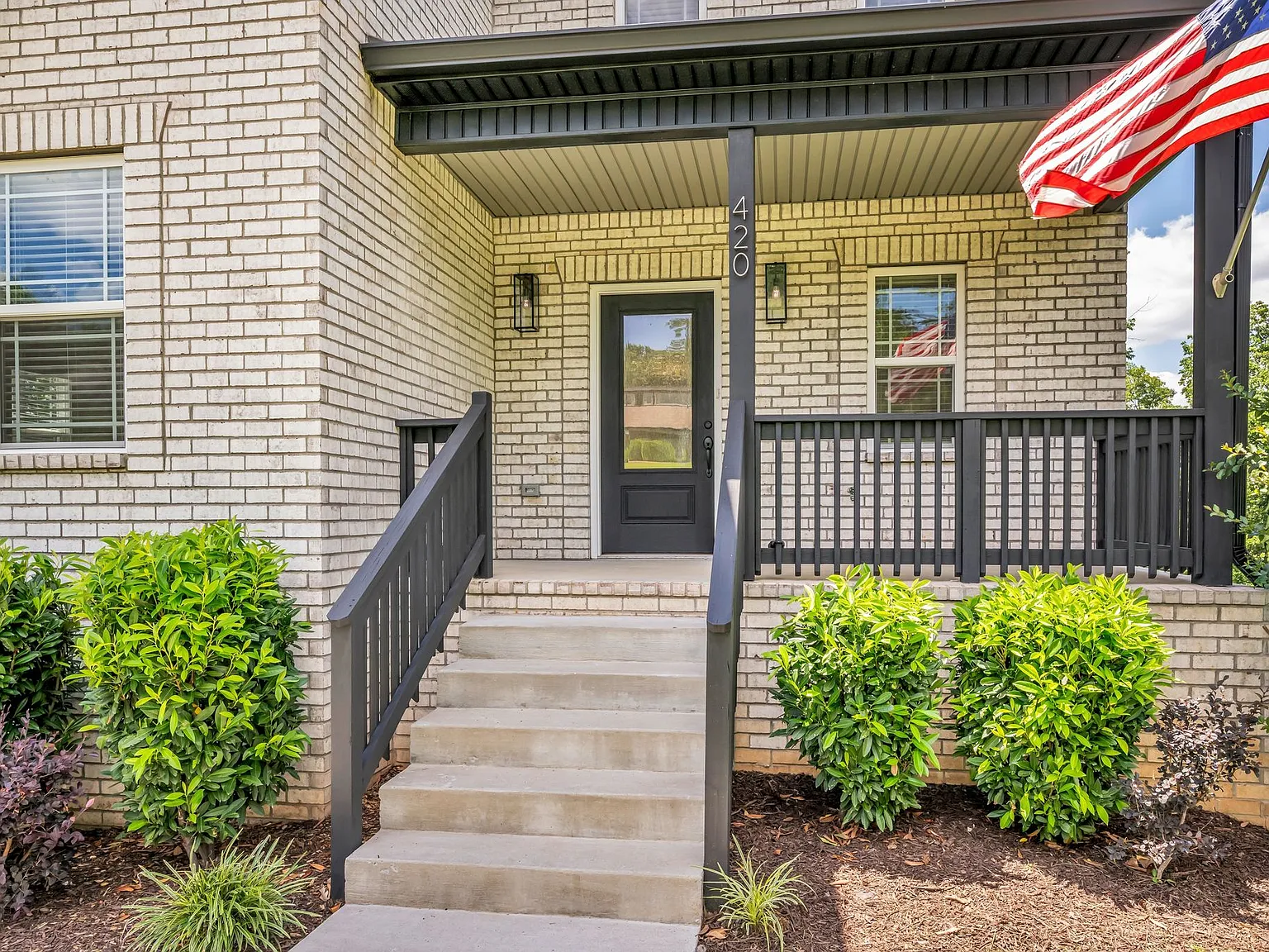 4 bed, 2.5 bath, 3868 sqft, $3,300 — Photo 4