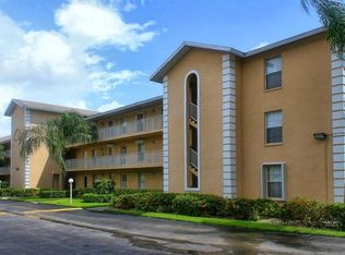 9650 Victoria Ln APT 104, Naples, FL 34109