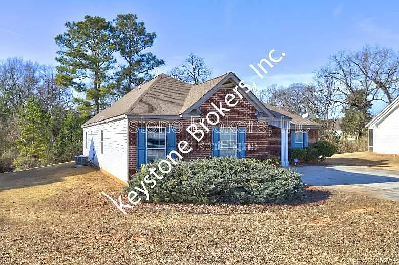3 bed, 2.0 bath, 2055 sqft, $1,899 — Photo 2