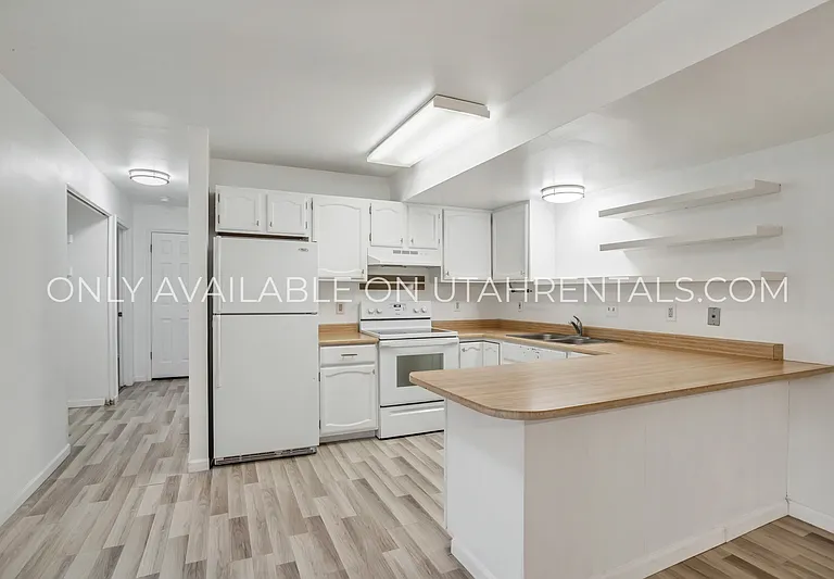 1639 Woodland Dr — Photo 1