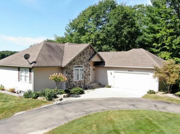 6533 Club House Dr E, Stanwood, MI 49346