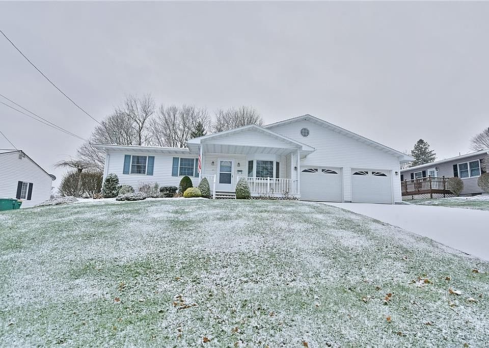 1st image of 12 Woodburne Dr