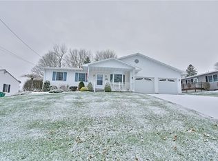 12 Woodburne Dr, Whitesboro, NY 13492