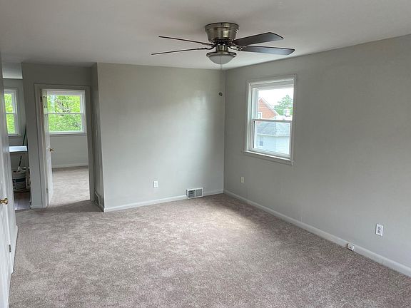 5th image of 131 Bridge St Floor 2
