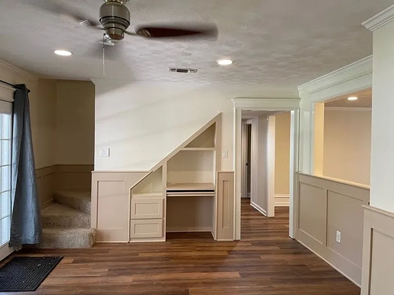 5719 Fairview Dr — Photo 8