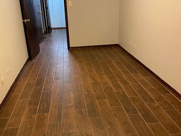 4th image of 4355 S Emerald Ave #1