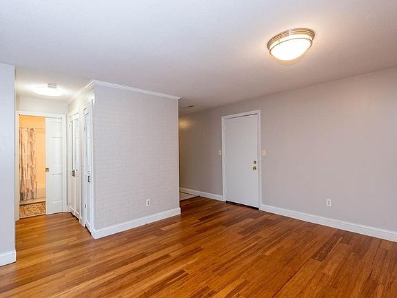 4th image of 6 Greenbriar Dr APT 305
