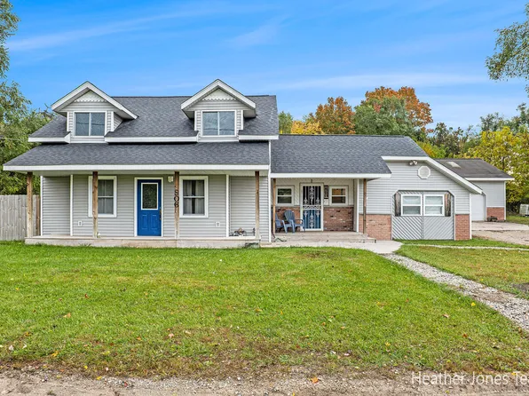 806 N Edgewood St, Greenville, MI 48838