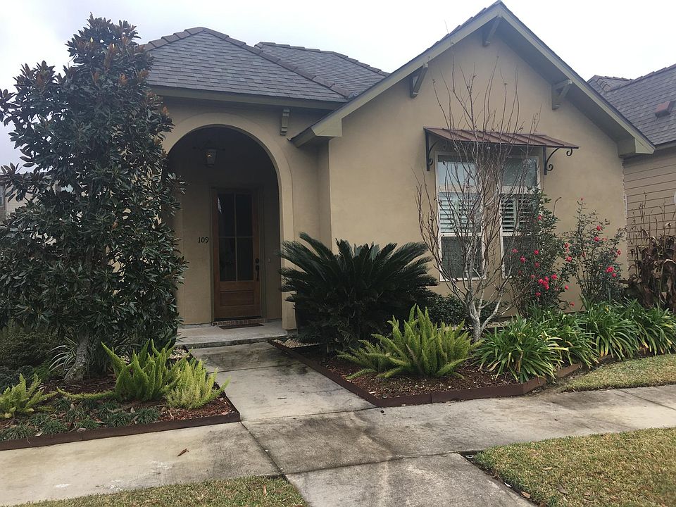 Professionally Landscaped/Sprinkler System