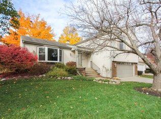 108 Alexandria Dr, Vernon Hills, IL