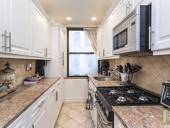 5th image of 457 W 57th St #402