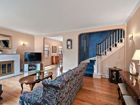 4th image of 10042 S Claremont Ave