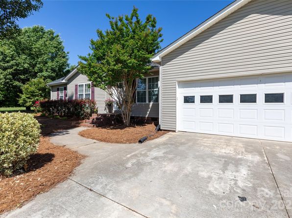 109 Hunter Ct, Oakboro, NC 28129