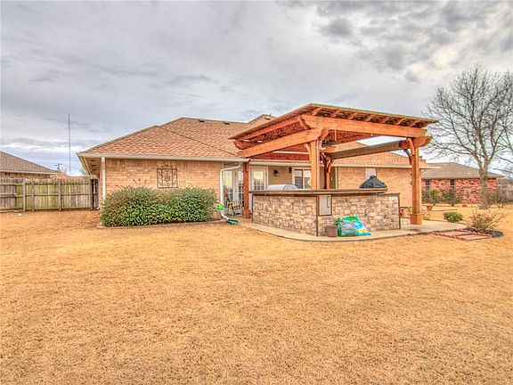 3rd image of 2329 Eastridge Cir